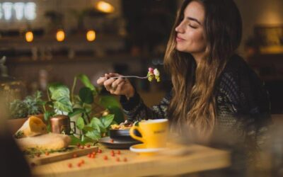 8 Ways to Be Mindful While Eating